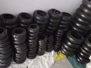 Coupling with rubber type element